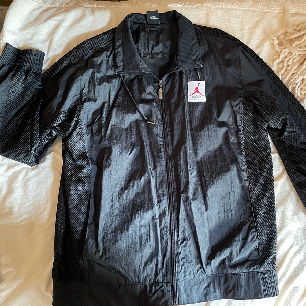 Men’s XL Jordan windbreaker. Navy blue.